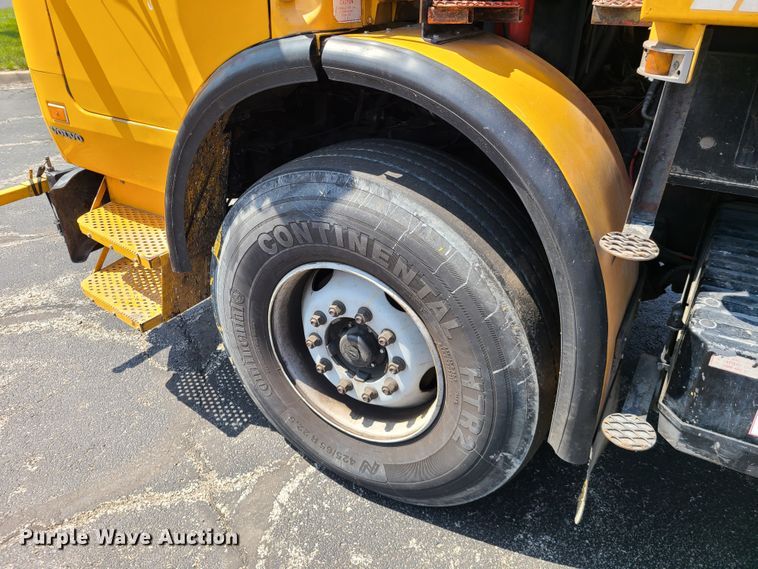 image for item DH5961 1997 Volvo WX  paint striper truck