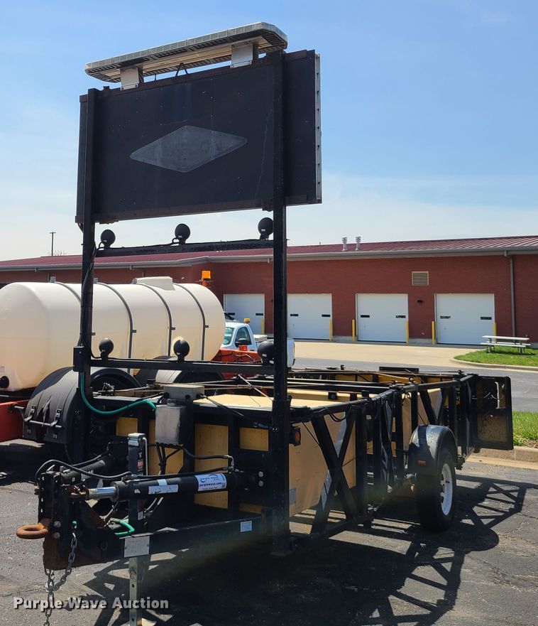 Energy Absorption Systems crash attenuator in Lee's Summit, MO Item