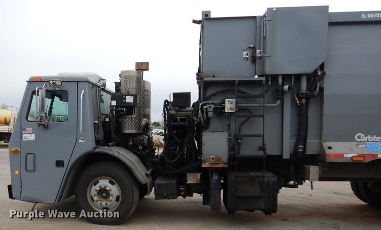 image for item DI6526 2013 Mack LE600  refuse truck