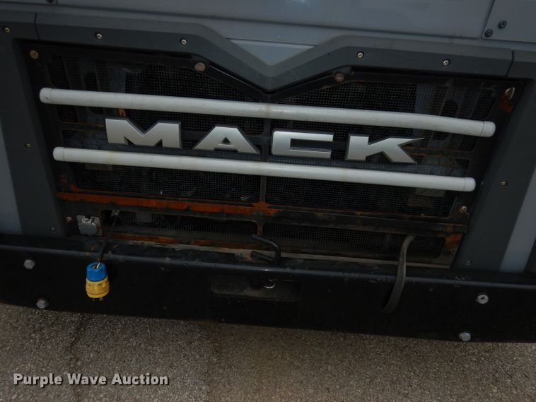 image for item DI6526 2013 Mack LE600  refuse truck