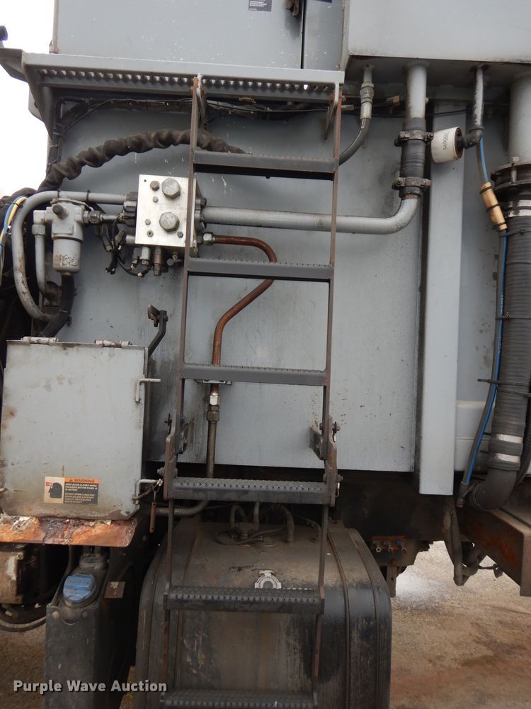 image for item DI6526 2013 Mack LE600  refuse truck