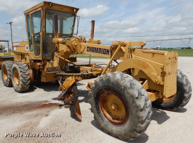 image for item DJ0445 1986 Champion 710A  motor grader
