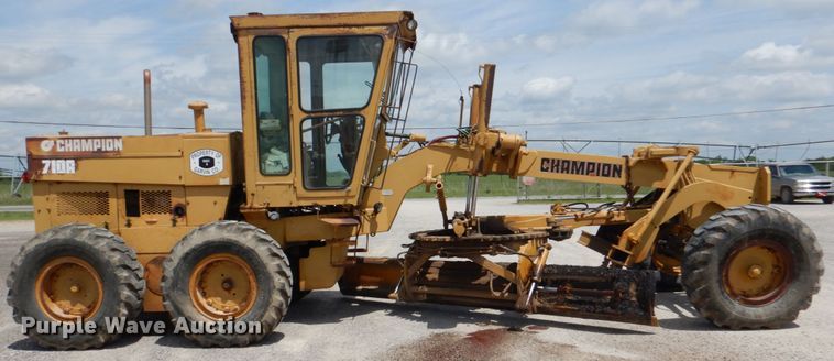 image for item DJ0445 1986 Champion 710A  motor grader