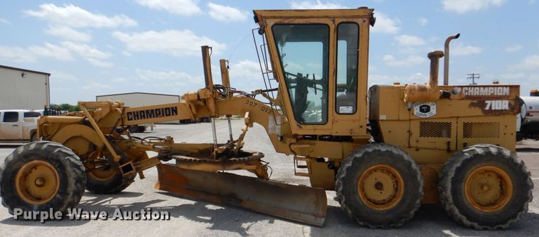 image for item DJ0445 1986 Champion 710A  motor grader