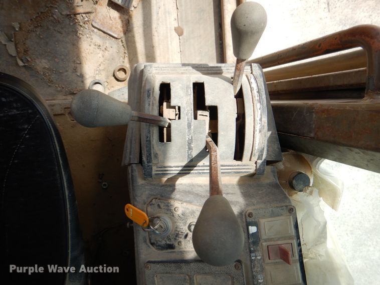 image for item DJ0445 1986 Champion 710A  motor grader