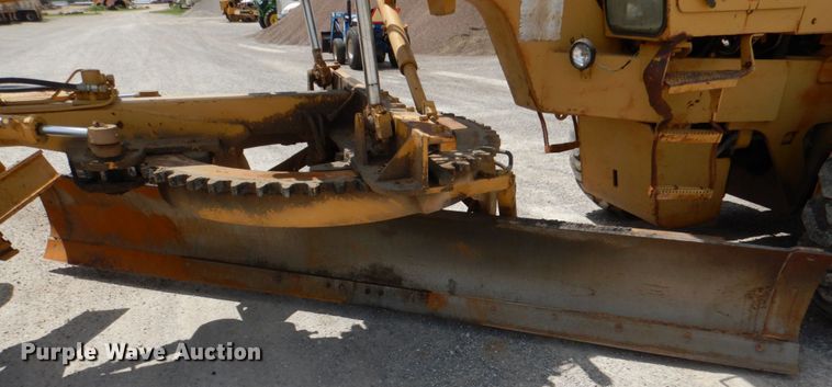 image for item DJ0445 1986 Champion 710A  motor grader