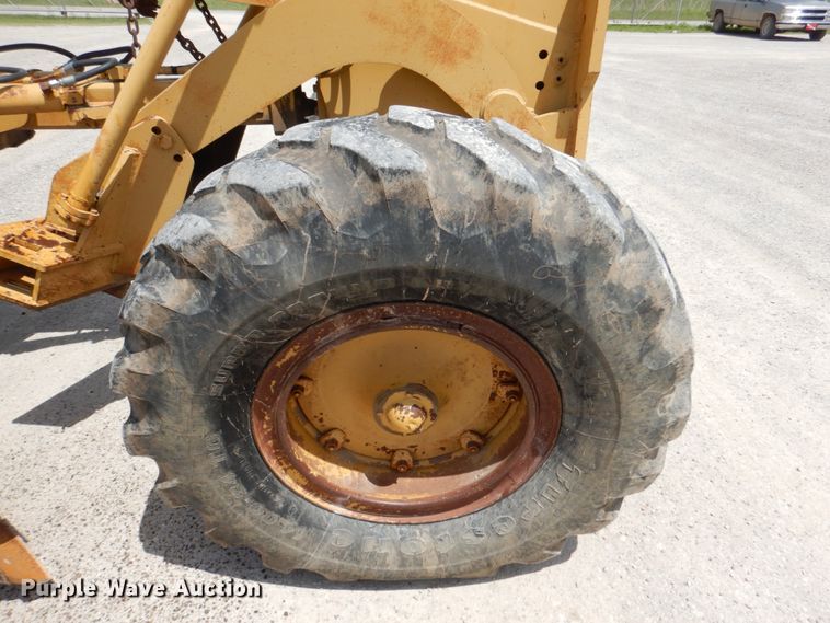 image for item DJ0445 1986 Champion 710A  motor grader