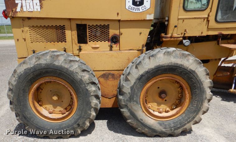 image for item DJ0445 1986 Champion 710A  motor grader