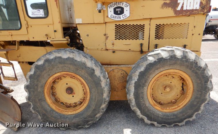 image for item DJ0445 1986 Champion 710A  motor grader