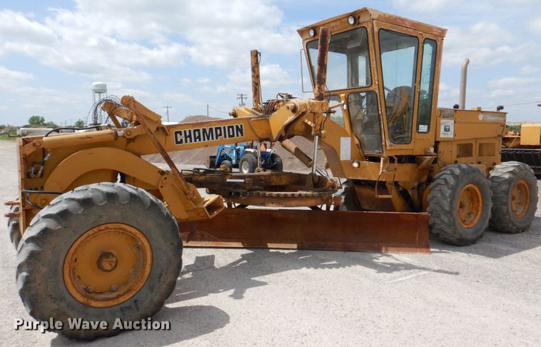 image for item DJ0446 1998 Champion 720A  motor grader