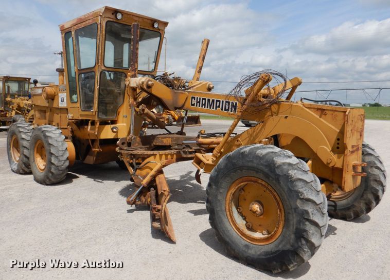 image for item DJ0446 1998 Champion 720A  motor grader