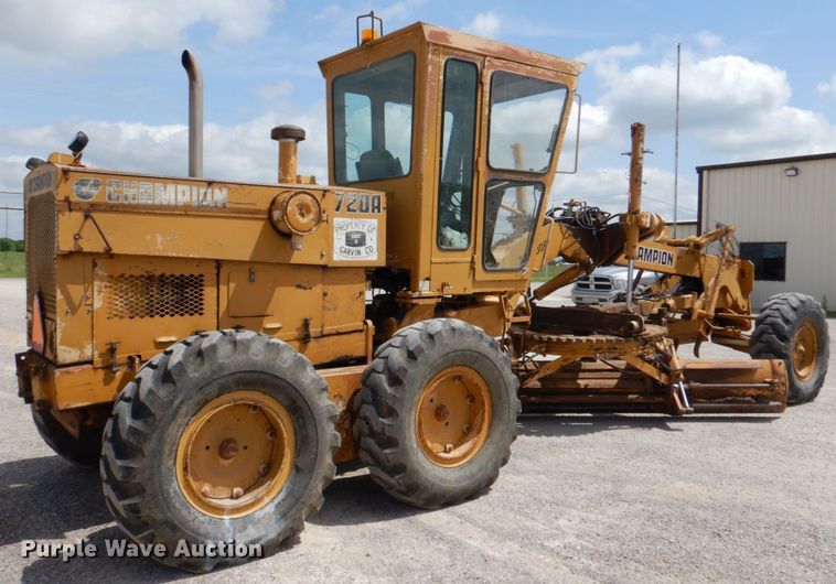 image for item DJ0446 1998 Champion 720A  motor grader