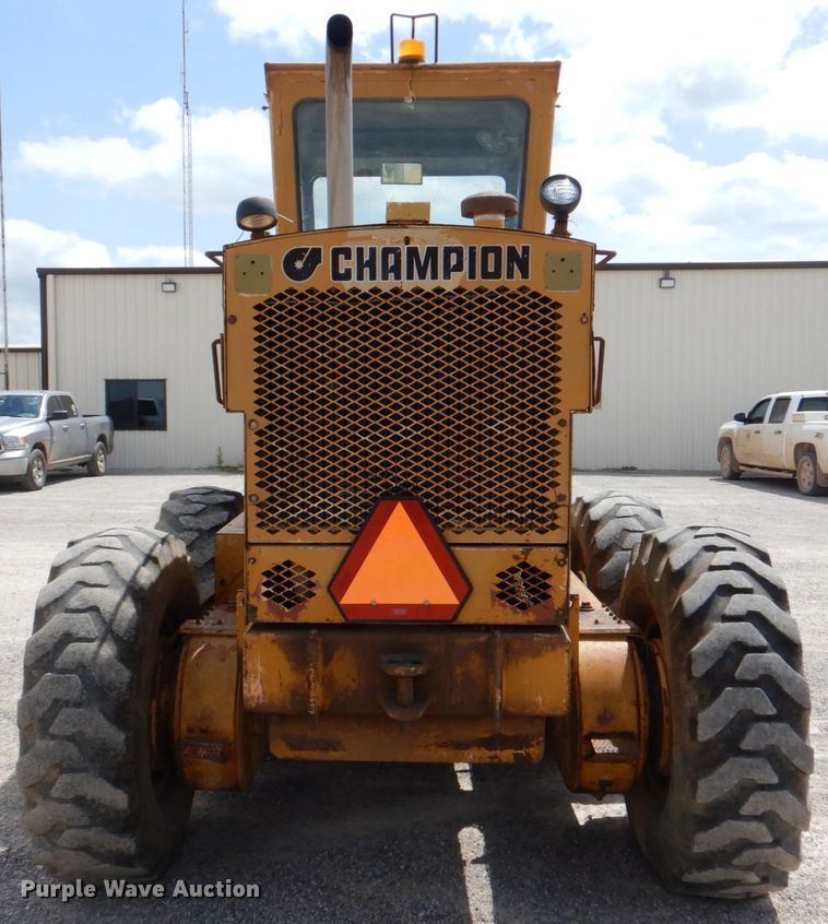image for item DJ0446 1998 Champion 720A  motor grader