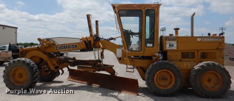 image for item DJ0446 1998 Champion 720A  motor grader