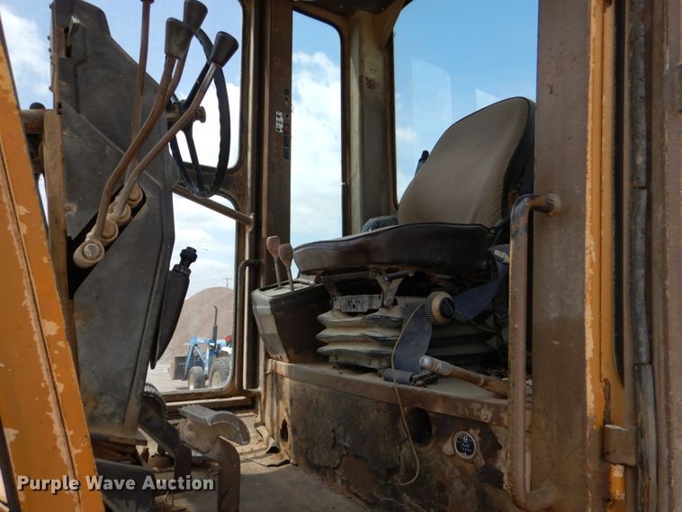 image for item DJ0446 1998 Champion 720A  motor grader