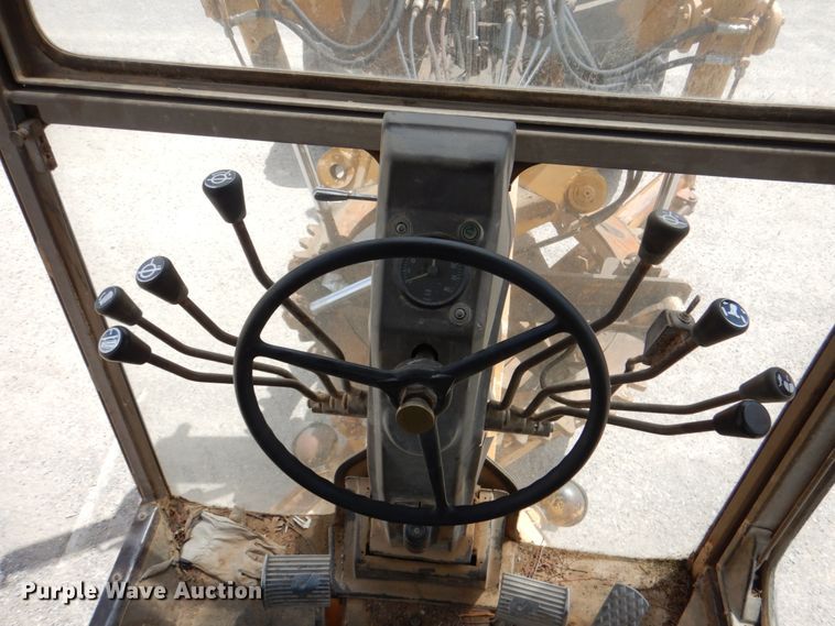 image for item DJ0446 1998 Champion 720A  motor grader