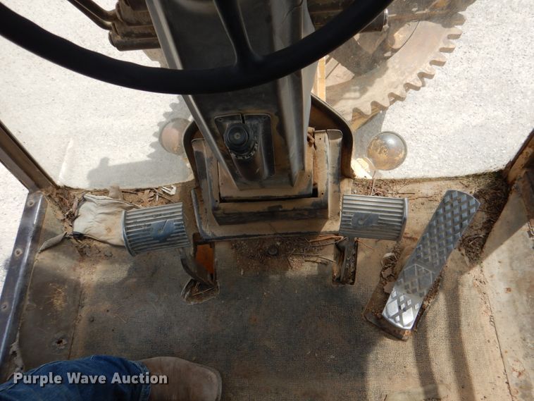 image for item DJ0446 1998 Champion 720A  motor grader