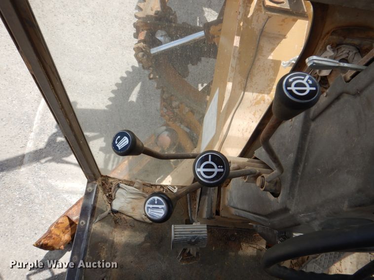 image for item DJ0446 1998 Champion 720A  motor grader