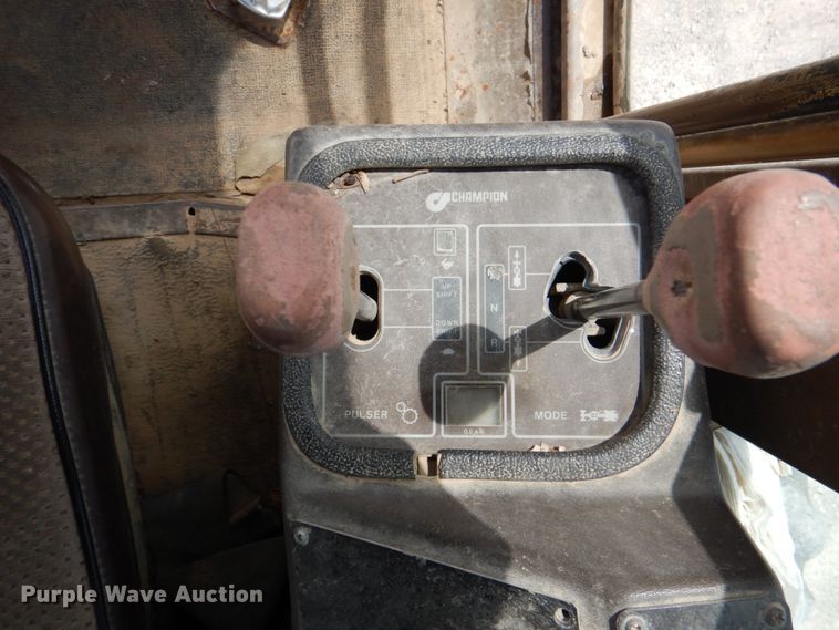 image for item DJ0446 1998 Champion 720A  motor grader