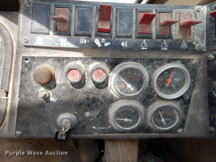 image for item DJ0446 1998 Champion 720A  motor grader