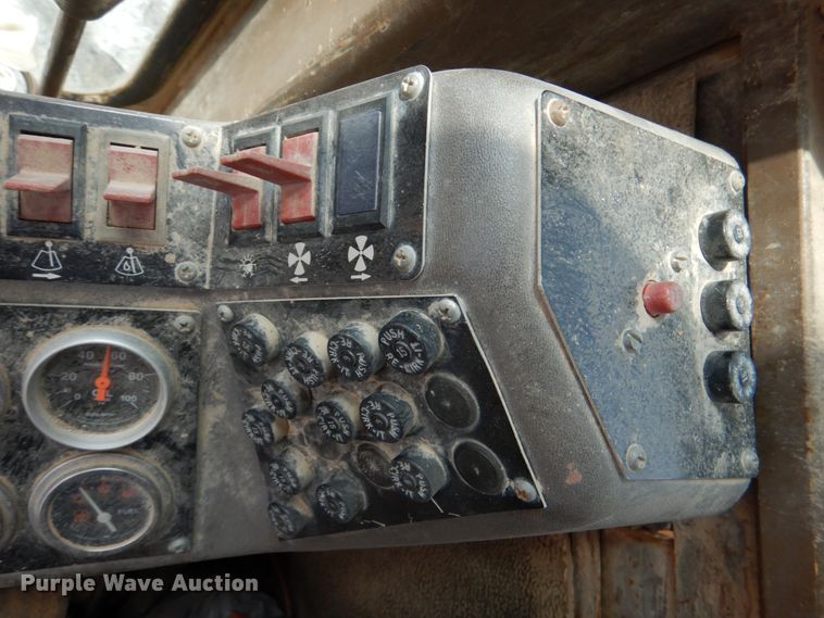 image for item DJ0446 1998 Champion 720A  motor grader