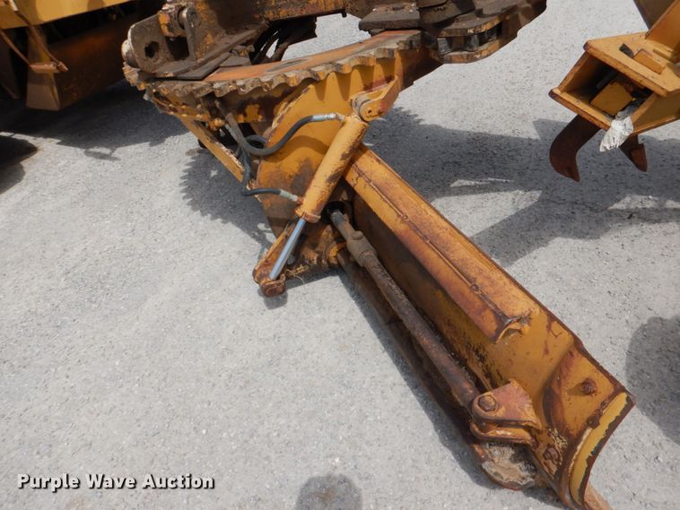 image for item DJ0446 1998 Champion 720A  motor grader