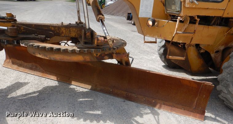 image for item DJ0446 1998 Champion 720A  motor grader