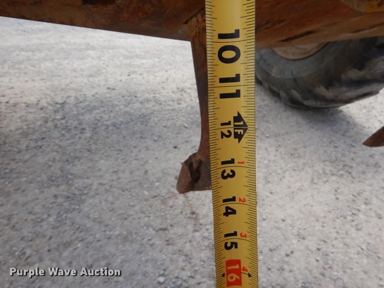 image for item DJ0446 1998 Champion 720A  motor grader