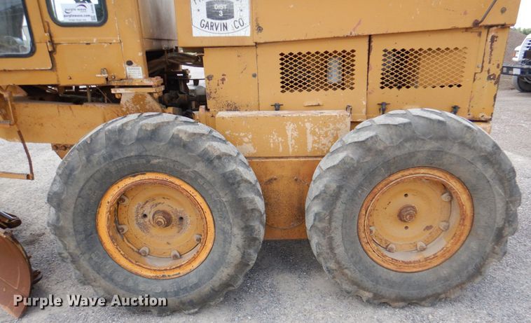 image for item DJ0446 1998 Champion 720A  motor grader