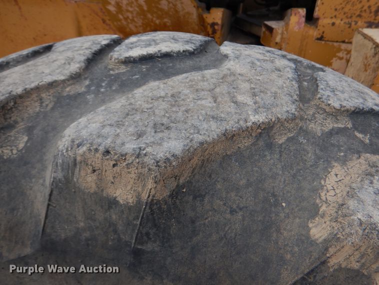 image for item DJ0446 1998 Champion 720A  motor grader