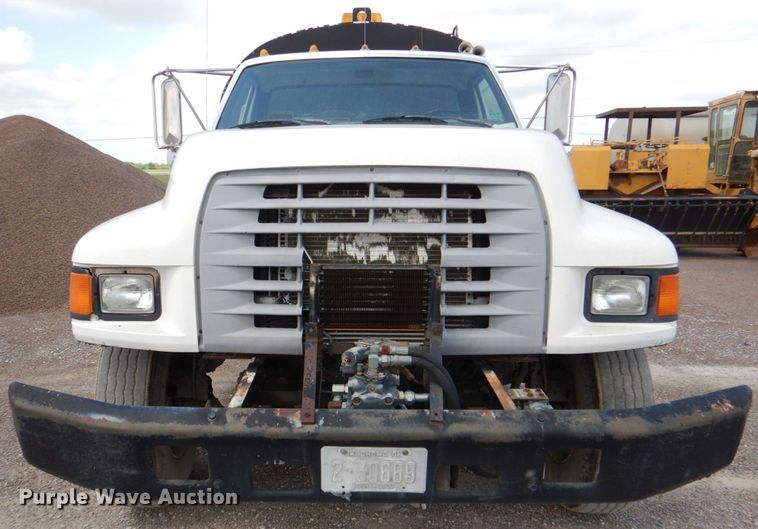 image for item DJ0448 1998 Ford F800  oil distributor truck