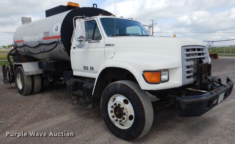 image for item DJ0448 1998 Ford F800  oil distributor truck