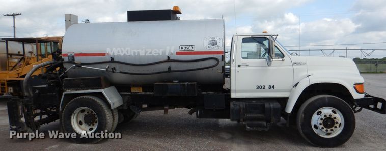 image for item DJ0448 1998 Ford F800  oil distributor truck