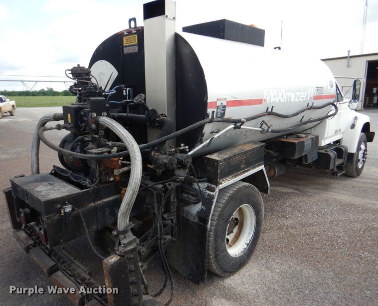 image for item DJ0448 1998 Ford F800  oil distributor truck