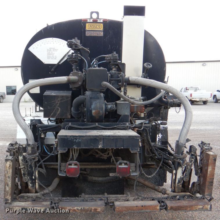 image for item DJ0448 1998 Ford F800  oil distributor truck