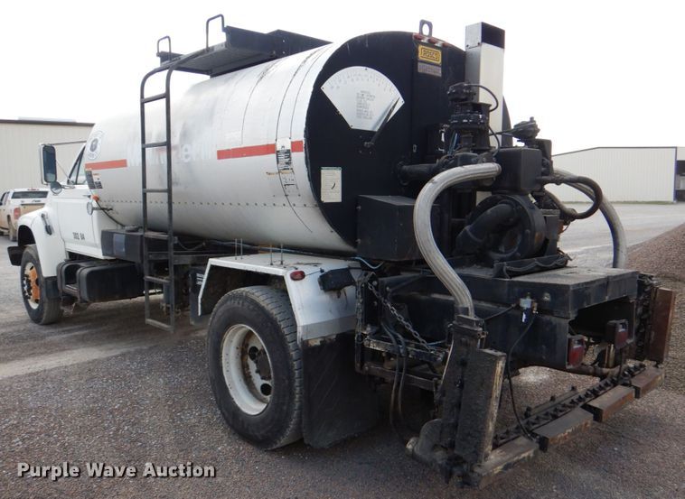 image for item DJ0448 1998 Ford F800  oil distributor truck