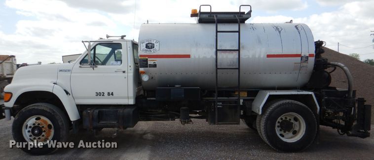 image for item DJ0448 1998 Ford F800  oil distributor truck