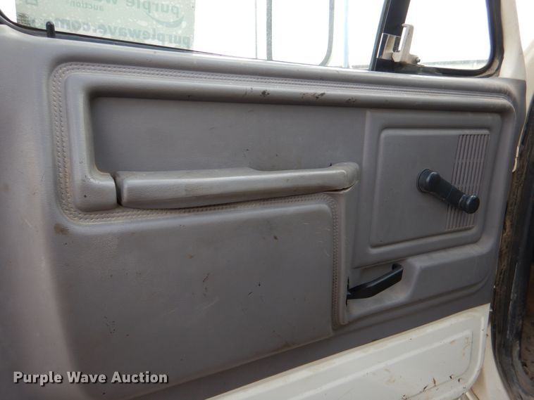 image for item DJ0448 1998 Ford F800  oil distributor truck