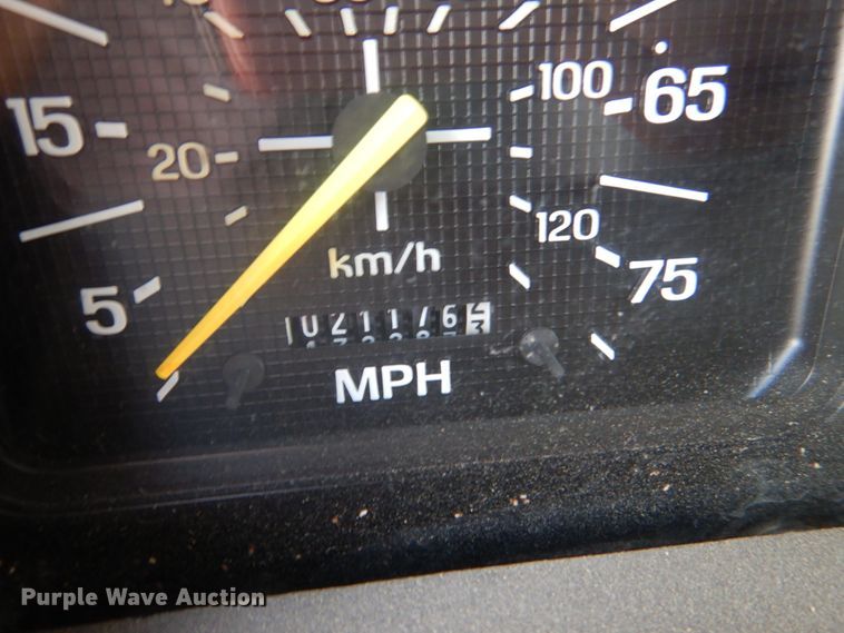 image for item DJ0448 1998 Ford F800  oil distributor truck