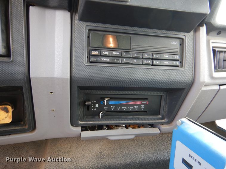 image for item DJ0448 1998 Ford F800  oil distributor truck