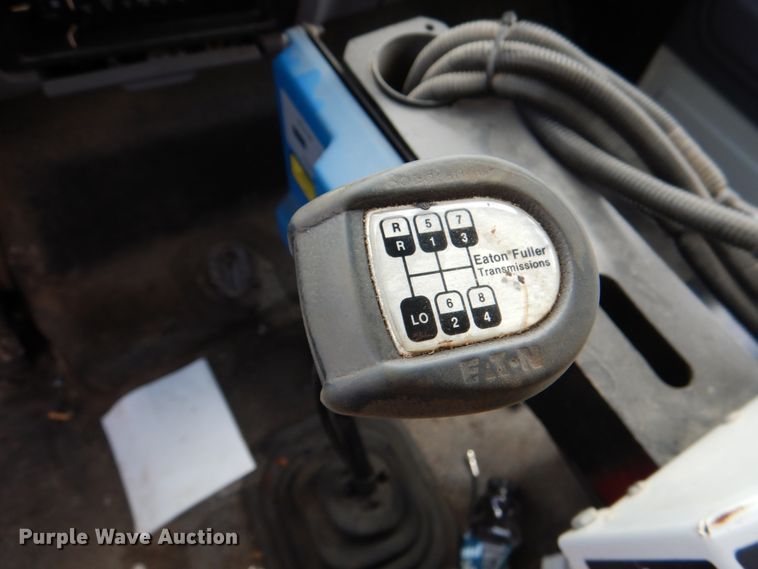 image for item DJ0448 1998 Ford F800  oil distributor truck