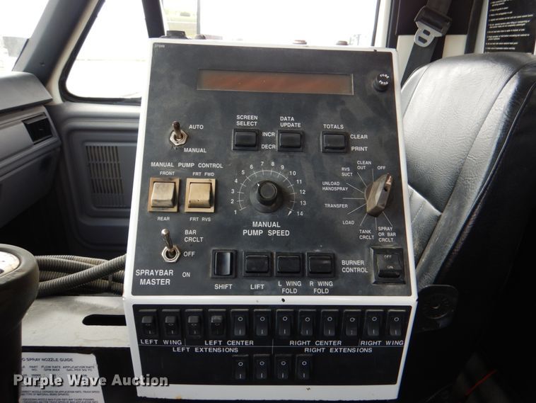 image for item DJ0448 1998 Ford F800  oil distributor truck