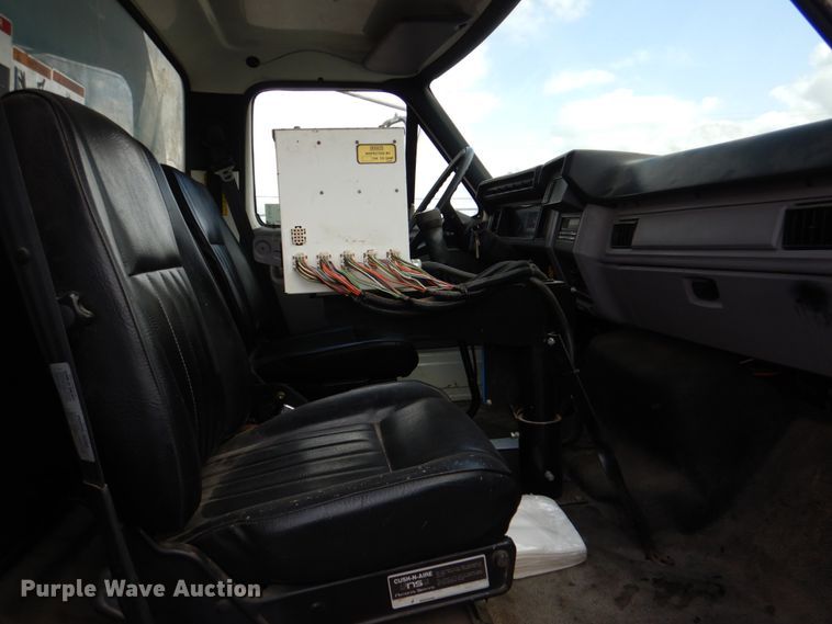 image for item DJ0448 1998 Ford F800  oil distributor truck