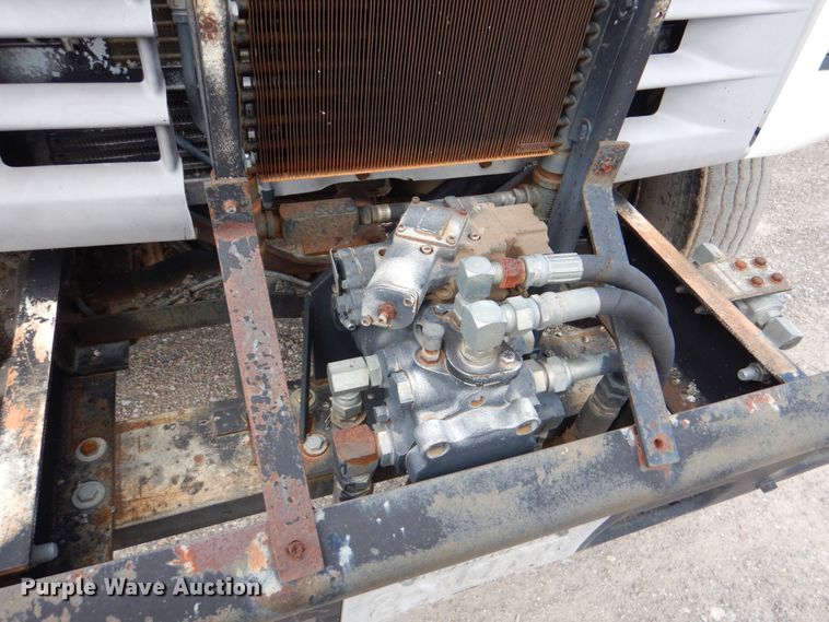 image for item DJ0448 1998 Ford F800  oil distributor truck