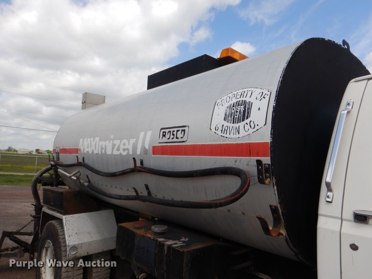 image for item DJ0448 1998 Ford F800  oil distributor truck