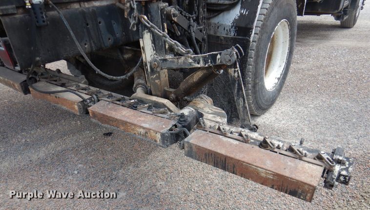 image for item DJ0448 1998 Ford F800  oil distributor truck