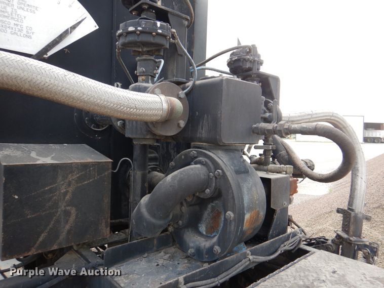 image for item DJ0448 1998 Ford F800  oil distributor truck