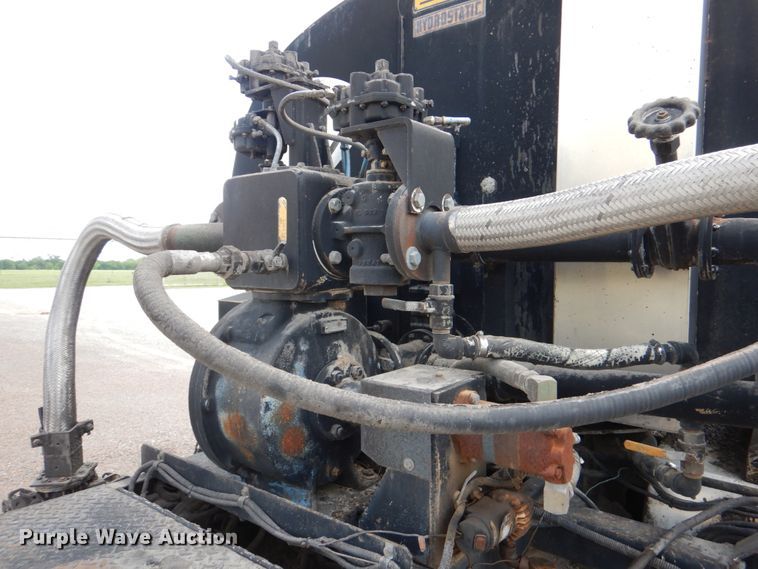 image for item DJ0448 1998 Ford F800  oil distributor truck