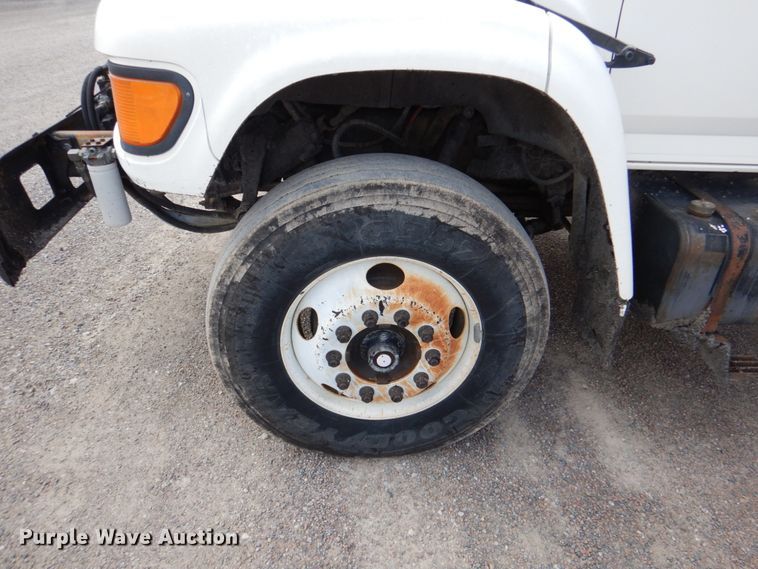 image for item DJ0448 1998 Ford F800  oil distributor truck