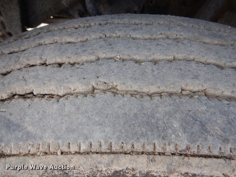 image for item DJ0448 1998 Ford F800  oil distributor truck